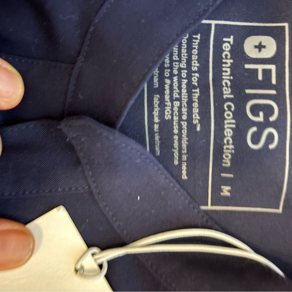 Figs scrub top - Picture 2 of 3